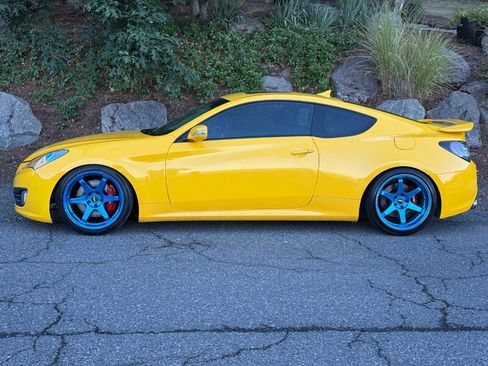 Used 2012 Hyundai Genesis 3.8 image 2