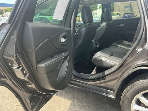 Used 2014 Jeep Cherokee Limited w/ Technology Group AWD/4WD image 9