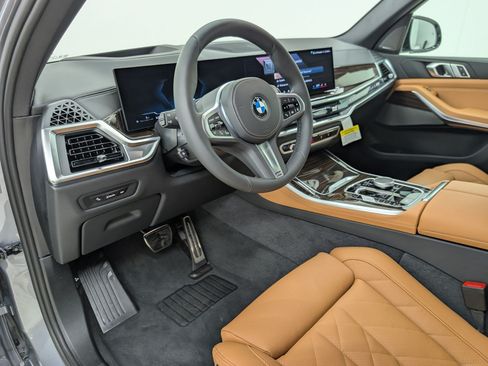 New 2026 BMW X5 xDrive40i w/ M Sport Package AWD/4WD image 4