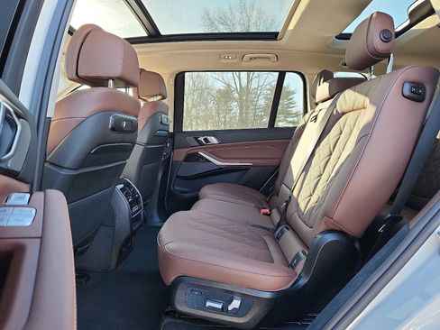 Used 2026 BMW X7 xDrive40i w/ Premium Package image 10