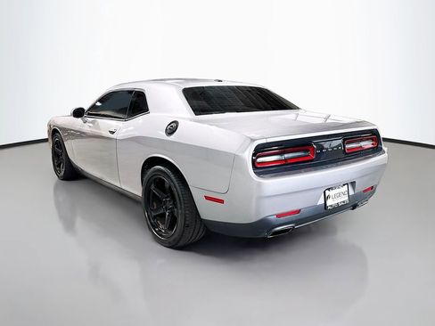 Used 2016 Dodge Challenger SXT RWD image 9