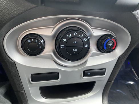 Used 2014 Ford Fiesta SE image 31