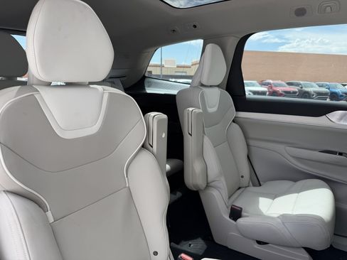 Used 2025 Volvo EX90 Ultra AWD/4WD image 42