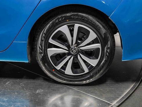 Used 2017 Toyota Prius Prime Plus w/ Carpet Mat Package FWD image 11