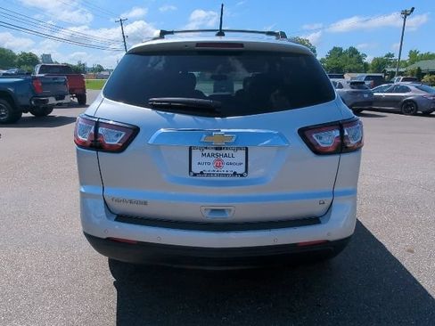 Used 2017 Chevrolet Traverse LT w/ Style and Technology Package FWD image 28