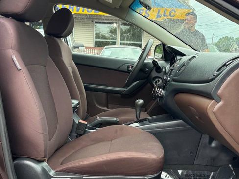 Used 2010 Kia Forte EX FWD image 18