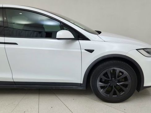 Used 2023 Tesla Model X image 8