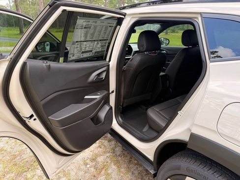 New 2026 Chevrolet Trax RS w/ Sunroof Package FWD image 26