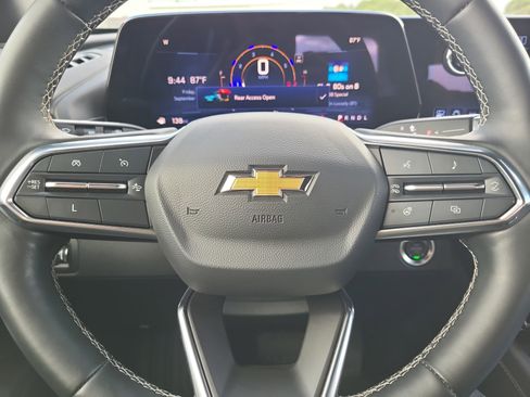 Used 2024 Chevrolet Traverse LT image 18