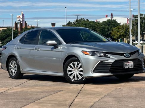 Certified 2022 Toyota Camry LE FWD image 2