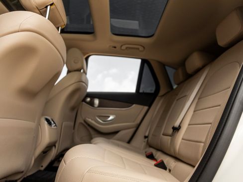 Used 2021 Mercedes-Benz GLC 300 4MATIC w/ Multimedia Package image 33