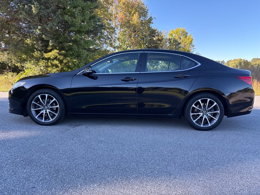 Used 2017 Acura TLX V6 FWD image 2