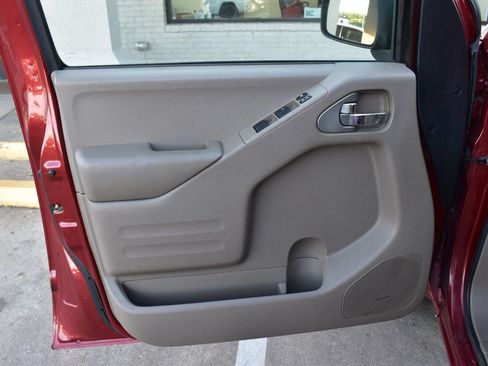 Used 2015 Nissan Frontier SV w/ SV Value Truck Package AWD/4WD image 39