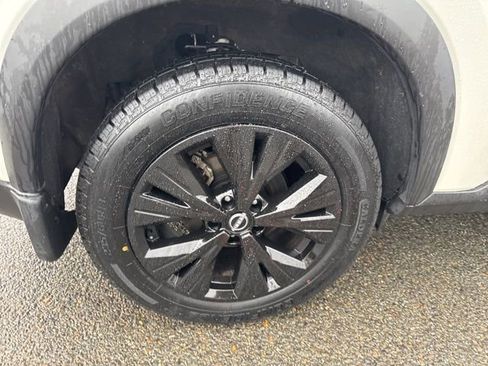 Used 2021 Nissan Rogue SV image 11