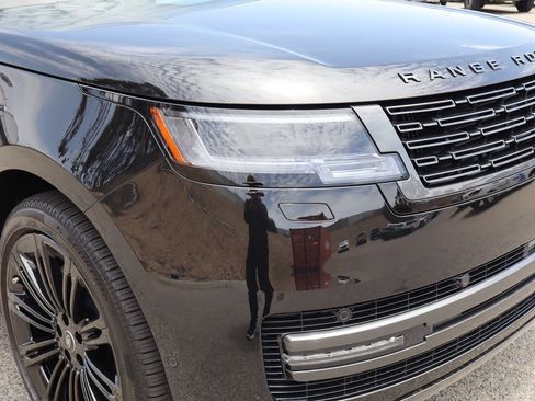 Used 2025 Land Rover Range Rover SE AWD/4WD image 9