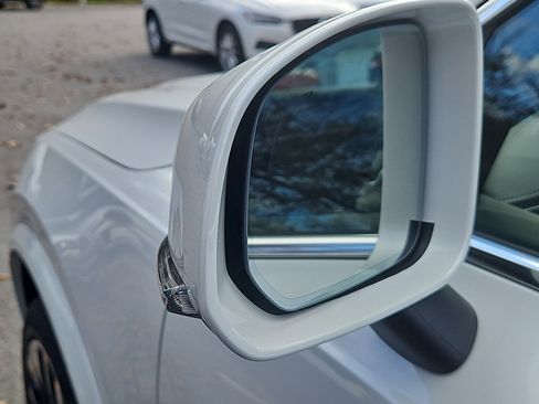 New 2026 Volvo XC90 B6 Plus w/ Protection Package Premier image 15