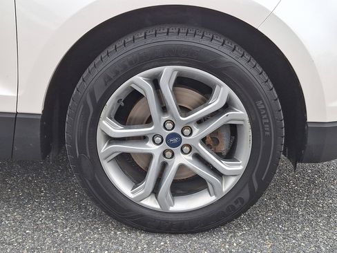 Used 2018 Ford Edge Titanium w/ Equipment Group 301A image 8