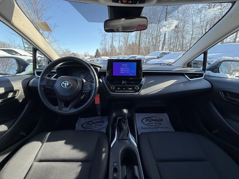 Used 2023 Toyota Corolla LE image 2
