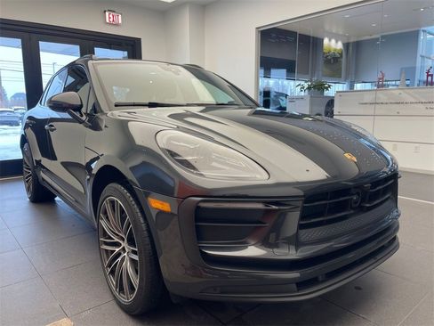 Certified 2025 Porsche Macan image 30