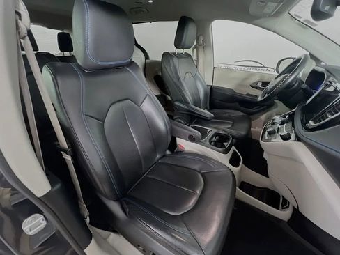 Used 2021 Chrysler Pacifica Touring-L w/ Premium & Safety Sphere Group FWD image 30