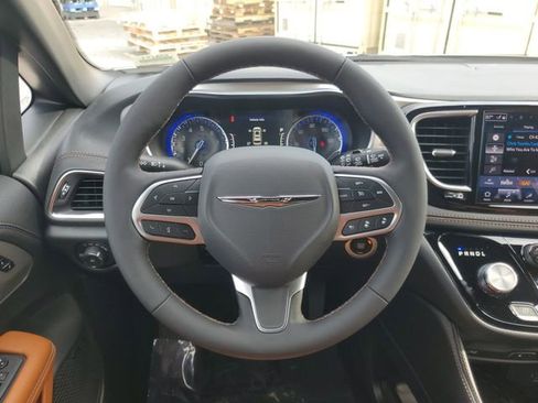 New 2026 Chrysler Pacifica Pinnacle image 13