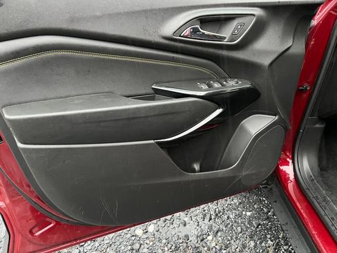 Used 2025 Chevrolet Trax LT FWD image 16