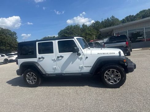 Used 2015 Jeep Wrangler Unlimited Rubicon w/ Connectivity Group AWD/4WD image 13