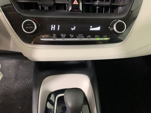Used 2020 Toyota Corolla LE image 24