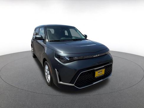 Used 2025 Kia Soul LX w/ LX Technology Package FWD image 3