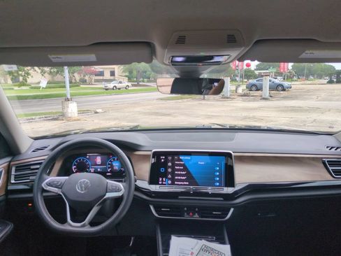 Used 2024 Volkswagen Atlas SE FWD image 30