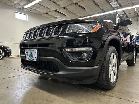Used 2020 Jeep Compass Latitude image 28