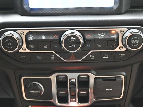 Used 2022 Jeep Wrangler Unlimited Rubicon 4xe w/ Dual Top Group AWD/4WD image 20