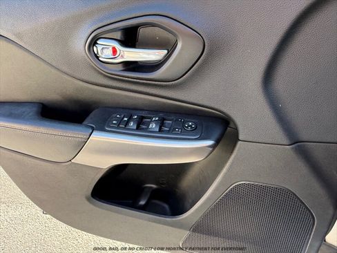 Used 2019 Jeep Cherokee Latitude Plus AWD/4WD image 22