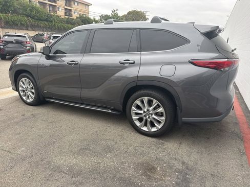 Used 2021 Toyota Highlander Limited AWD/4WD image 8