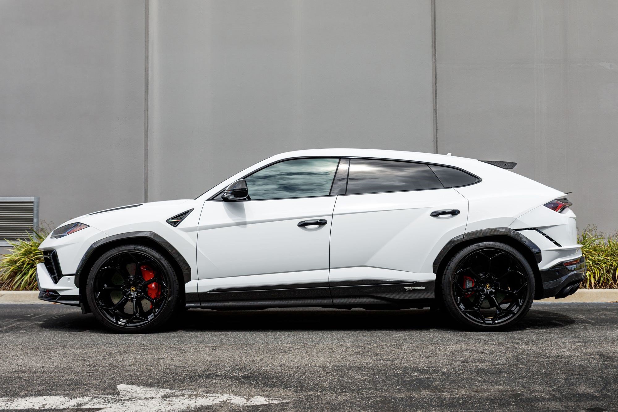 Used 2024 Lamborghini Urus Performante AWD/4WD image 2