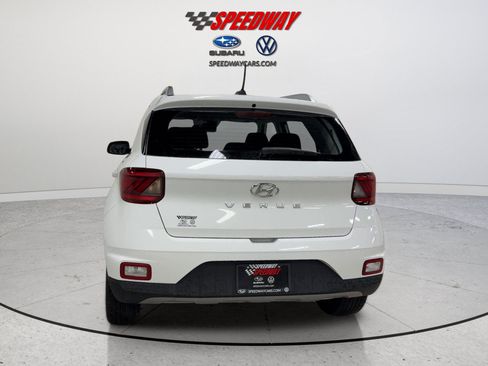 Used 2025 Hyundai Venue SEL FWD image 7