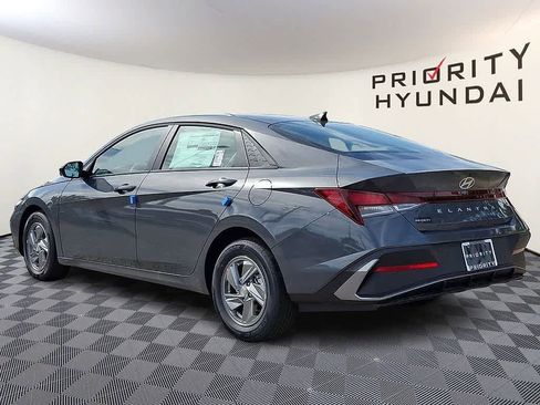 New 2026 Hyundai Elantra SE FWD image 6