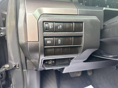 Used 2025 Toyota Tacoma SR5 AWD/4WD image 14