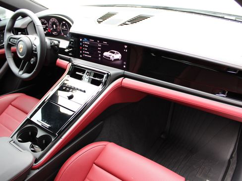 Certified 2025 Porsche Panamera 4 image 26