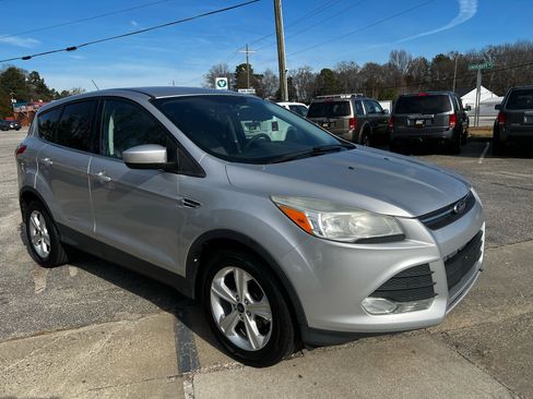 Used 2015 Ford Escape SE image 1