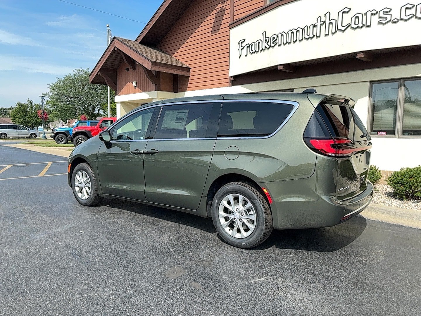 New 2027 Chrysler Pacifica Select AWD/4WD image 21