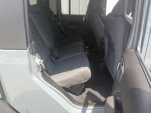 New 2025 Jeep Gladiator Sport image 19