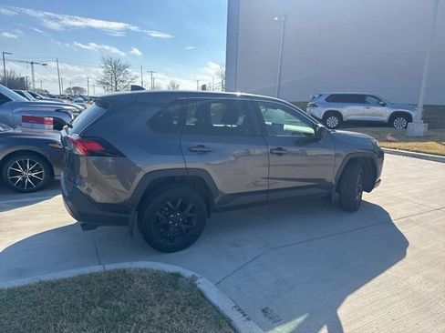 Used 2022 Toyota RAV4 LE image 3