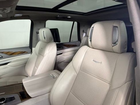 Used 2024 Cadillac Escalade Sport Platinum AWD/4WD image 6
