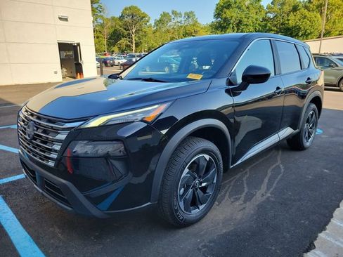 Used 2025 Nissan Rogue SV AWD/4WD image 3