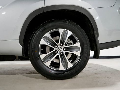 Used 2023 Toyota Highlander XLE image 35