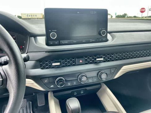 Used 2025 Honda Accord SE image 18
