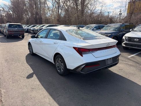 Certified 2024 Hyundai Elantra SEL FWD image 6