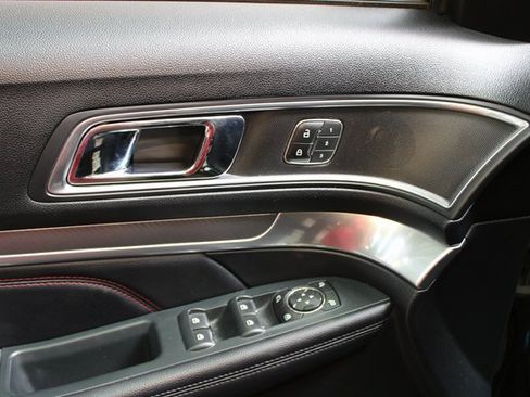 Used 2019 Ford Explorer Sport image 18