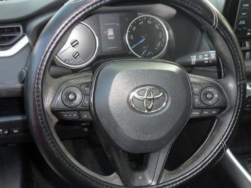 Used 2022 Toyota RAV4 LE image 10